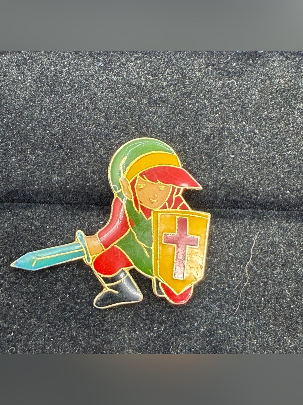 1988 Legend Of Zelda Enamel Link Nintendo NES Vintage Pin Back Hat Lapel